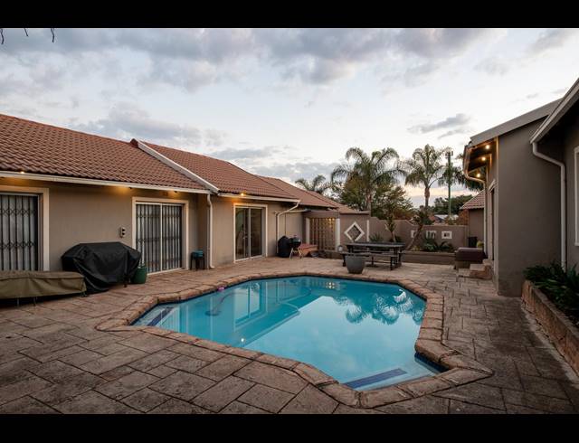 3 BEDROOM FREEHOLD SOLD IN MULBARTON